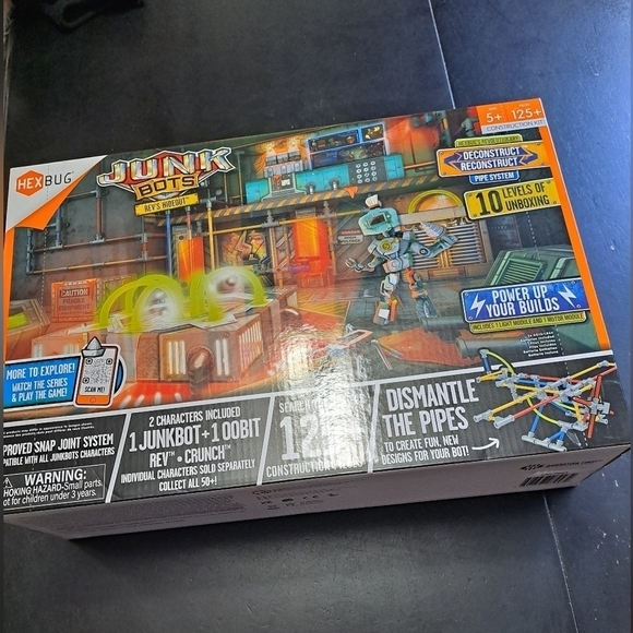 NIB Hexbug Junkbots Rev's Hideout - Picture 1 of 8